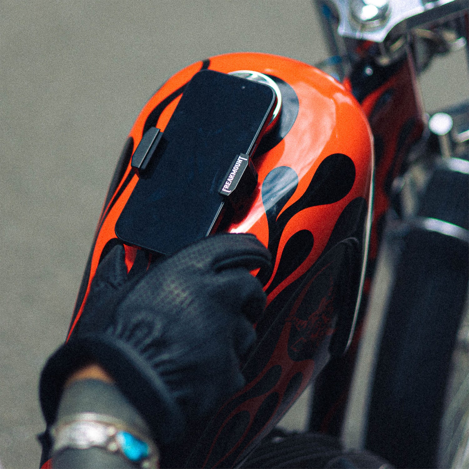 FREAKMOUNT - Magnetic Motorcycle Phone Holder